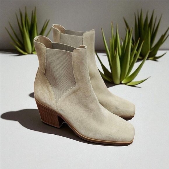M Gemi Lelia Booties in Soft Suede. Size EU 39/US 8.5 - Picture 1 of 11